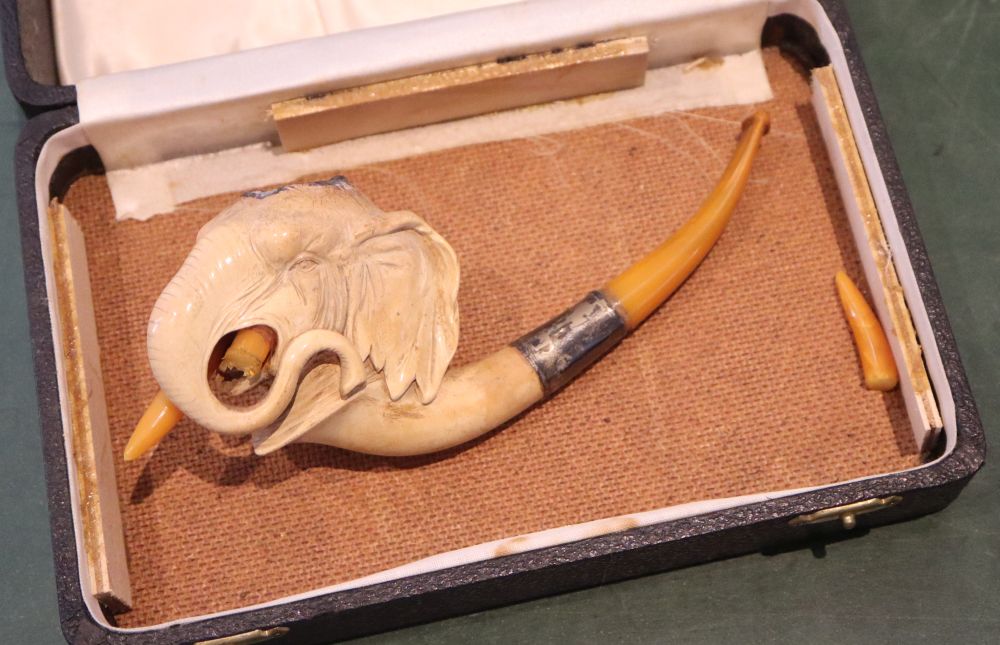 A Meerschaum elephant head pipe